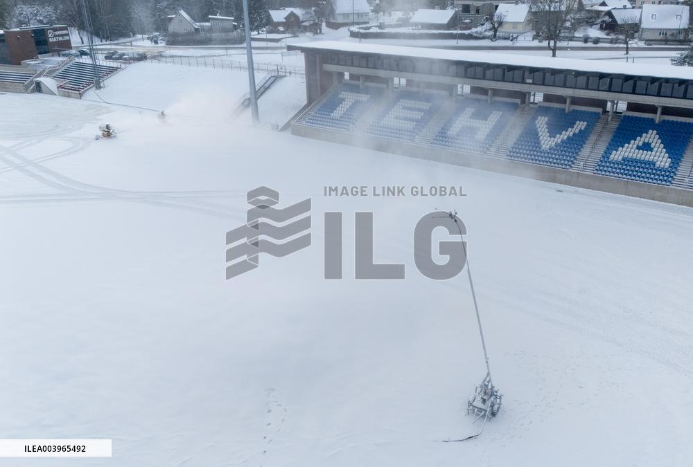 Making artificial snow