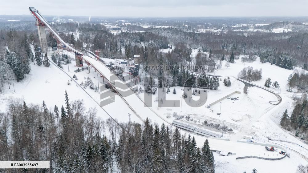 Making artificial snow
