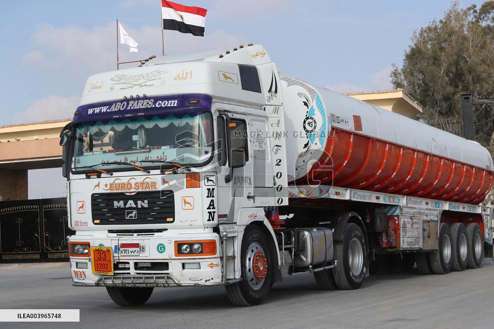 Humanitarian Aid Enters Gaza - Palestine