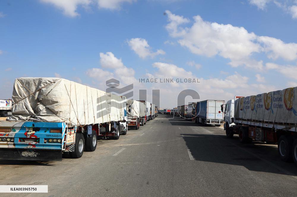 Humanitarian Aid Enters Gaza - Palestine