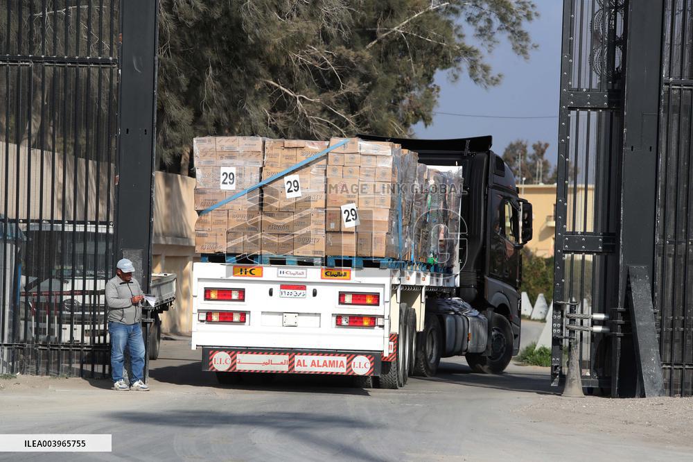 Humanitarian Aid Enters Gaza - Palestine