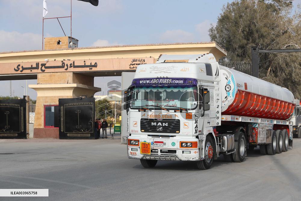 Humanitarian Aid Enters Gaza - Palestine