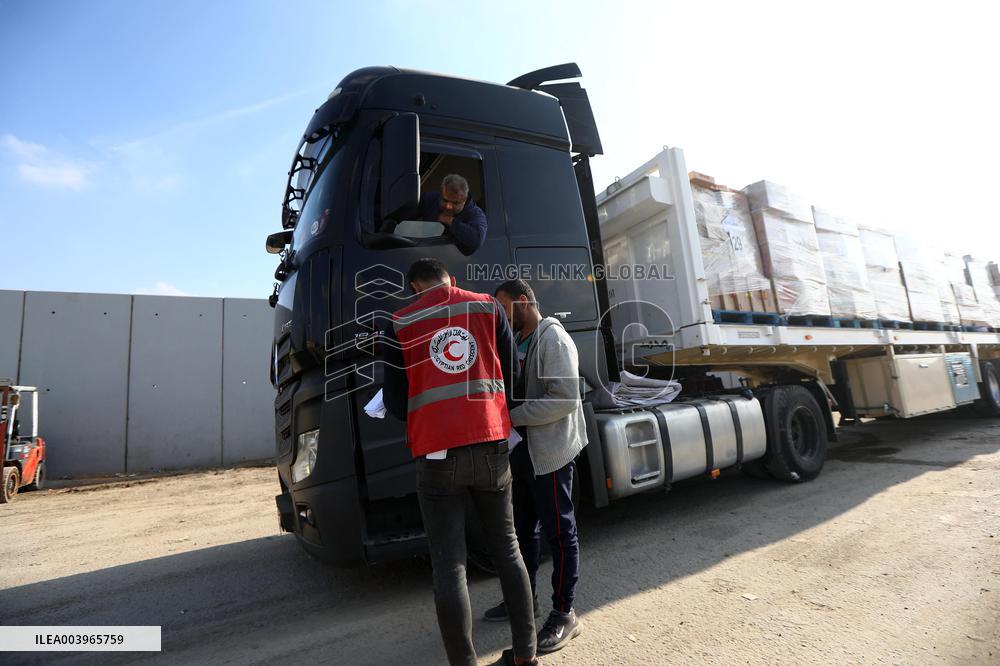 Humanitarian Aid Enters Gaza - Palestine