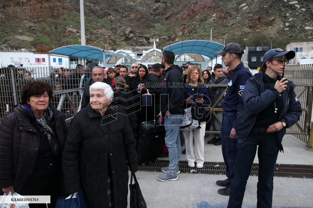Earthquakes Evacuation - Santorini