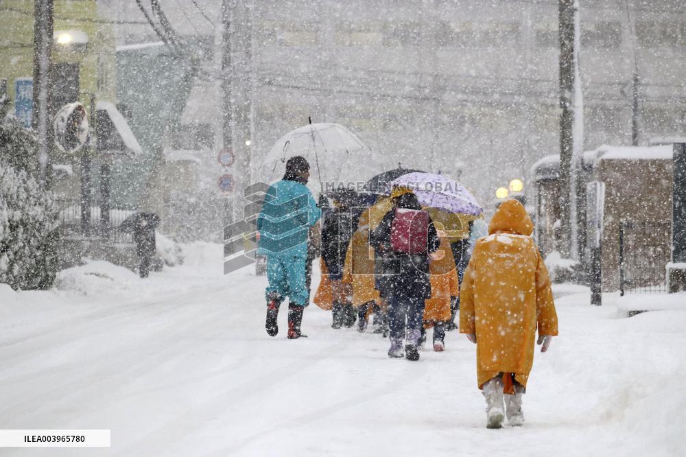 Heavy snowfall in Japan