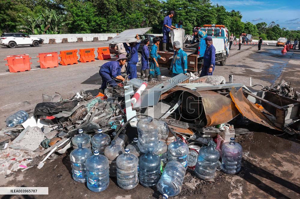8 Dead and 11 Injured in Road Accident - Indonesia