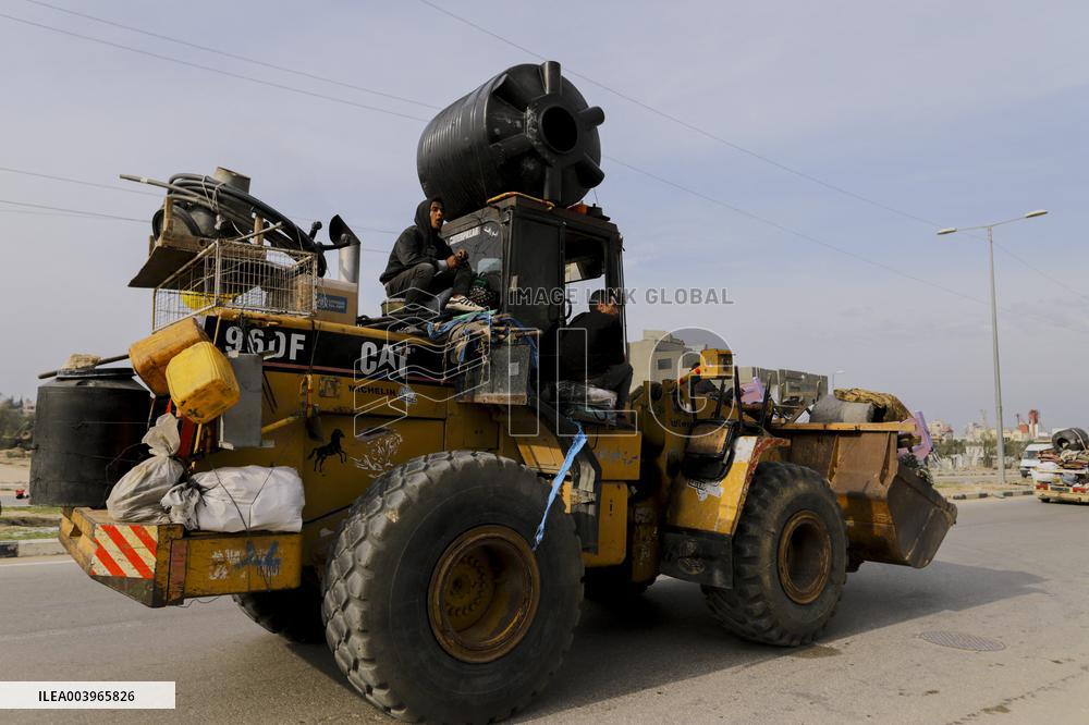 Daily Life in Deir Al-Balah After Israeli Withdrawal