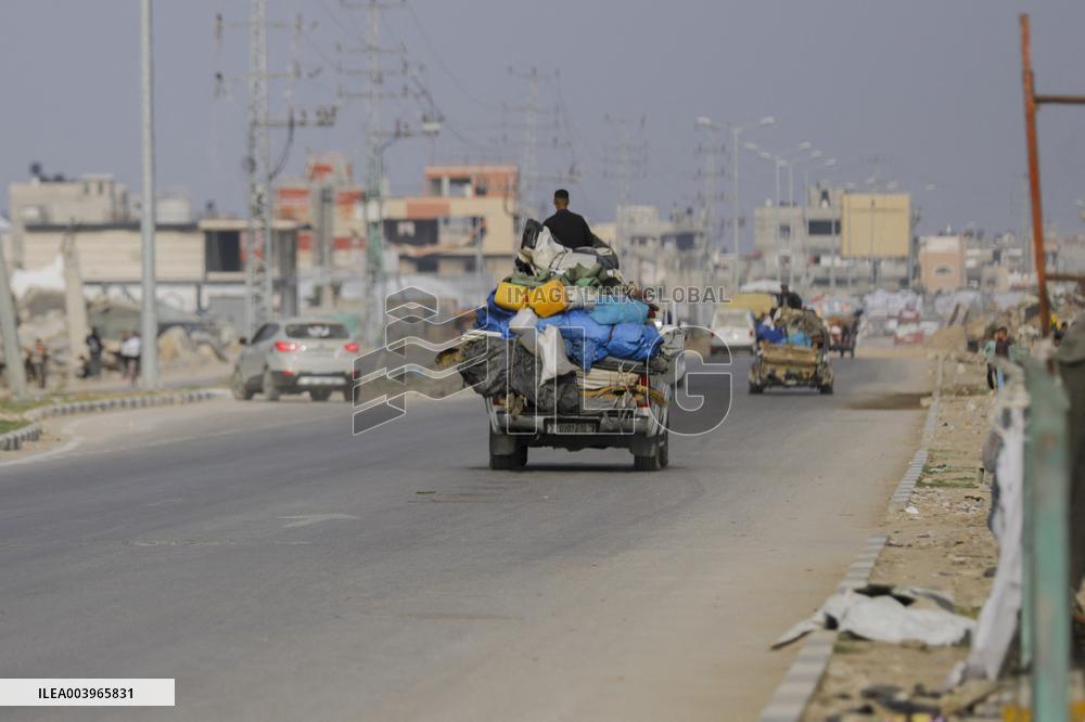 Daily Life in Deir Al-Balah After Israeli Withdrawal