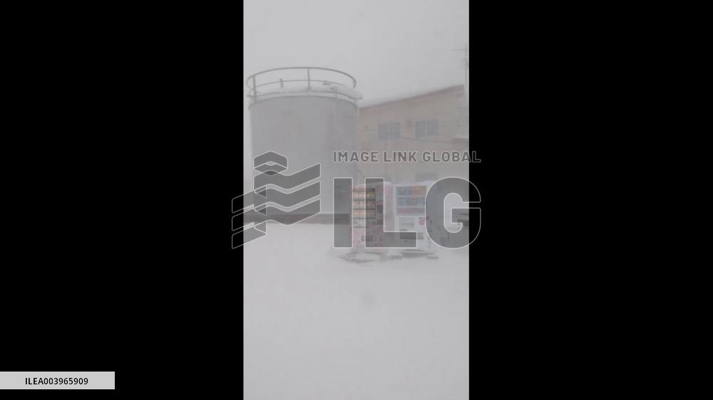 Japan: Heavy Snowfall Hits Sea Of Japan Coast 3