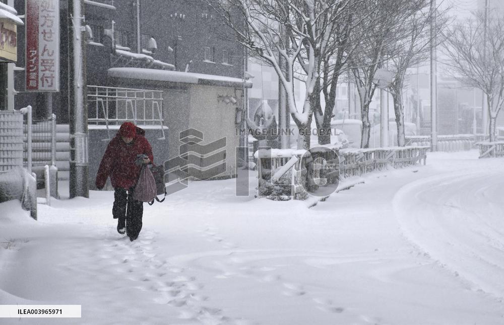 Heavy snowfall in Japan