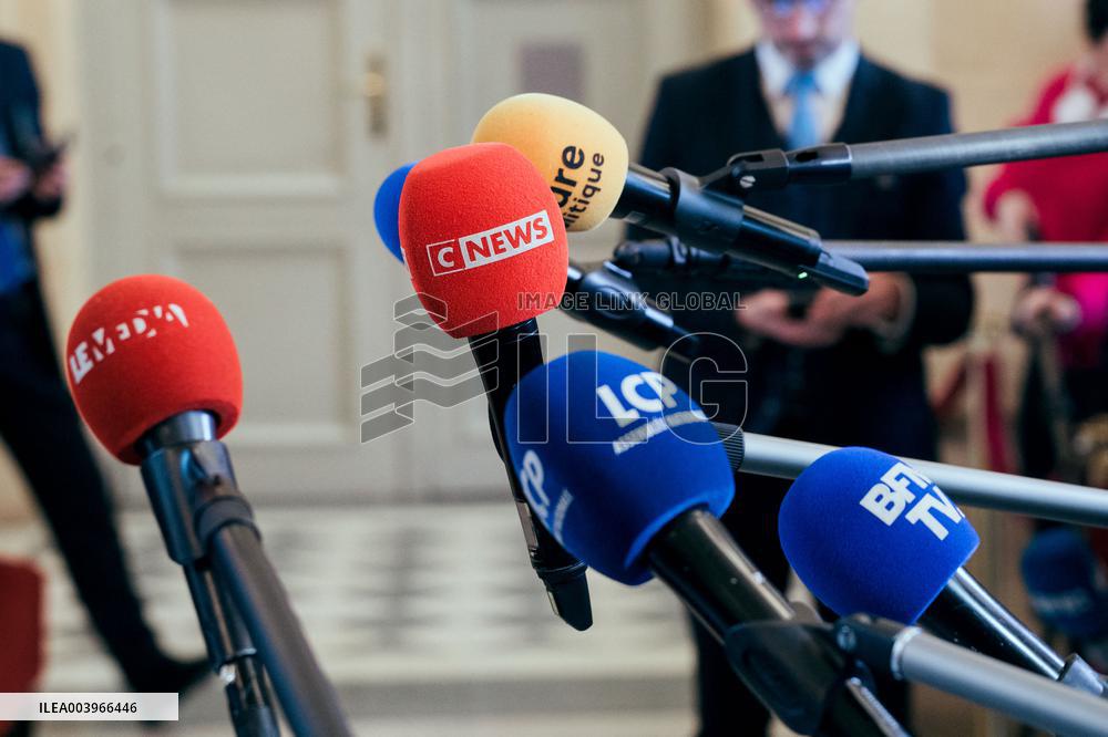 Illustration of French television microphone - Paris AJ