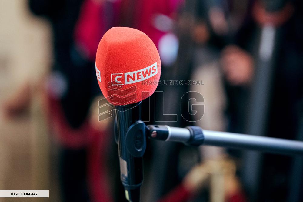 Illustration of French television microphone - Paris AJ