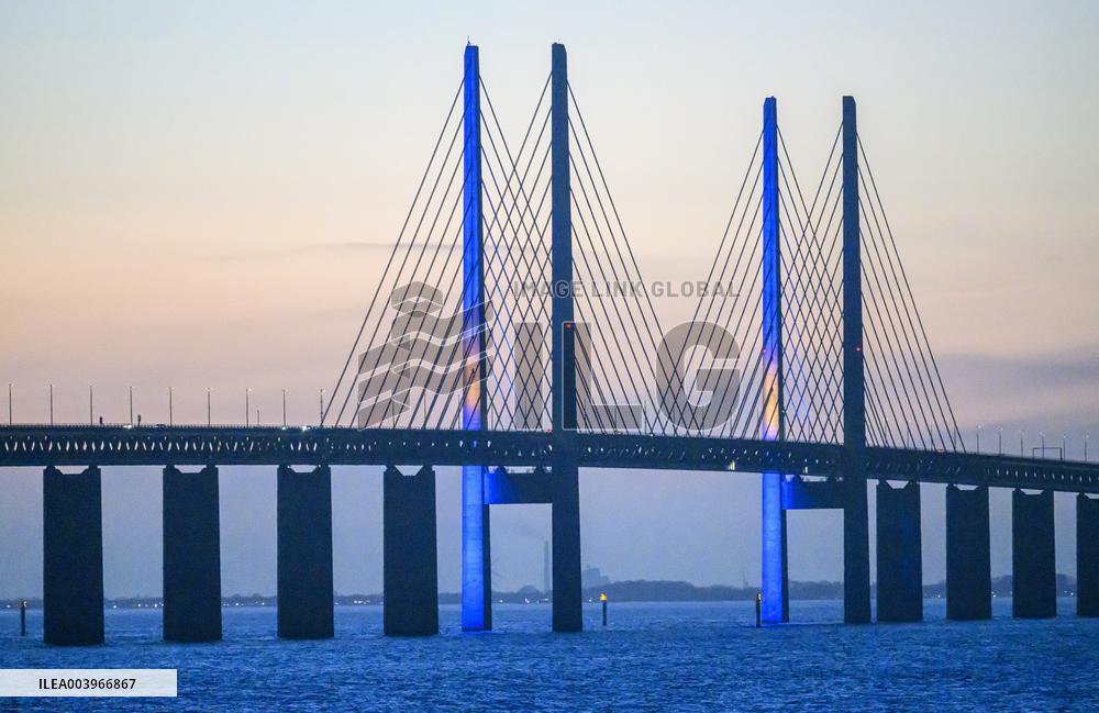 ÖRESUND BRIDGE IN MOURNING LIGHT
