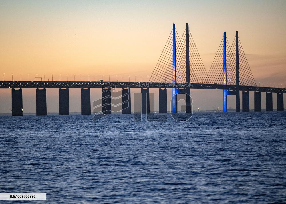 ÖRESUND BRIDGE IN MOURNING LIGHT