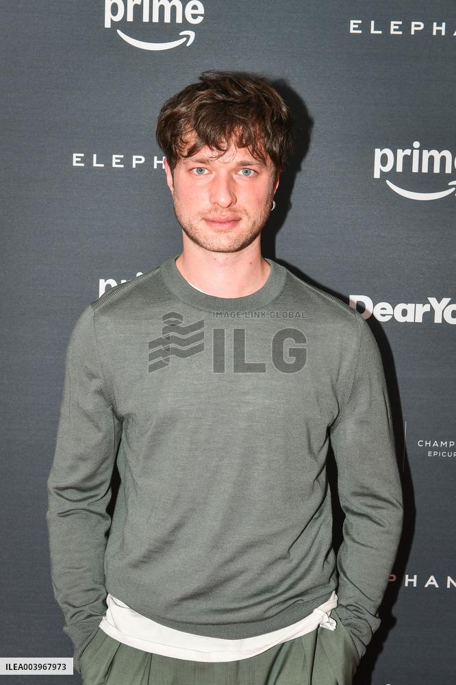 Preview of the series Dear You in Paris FA