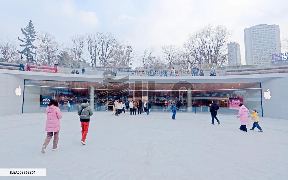 Largest Apple Store in Asia