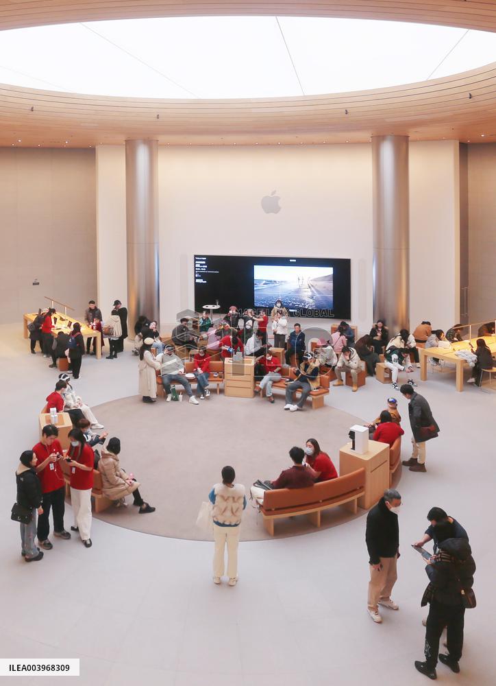 Largest Apple Store in Asia
