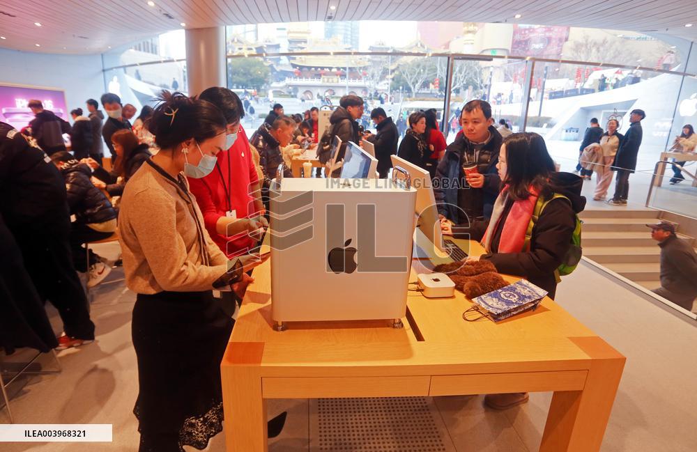 Largest Apple Store in Asia