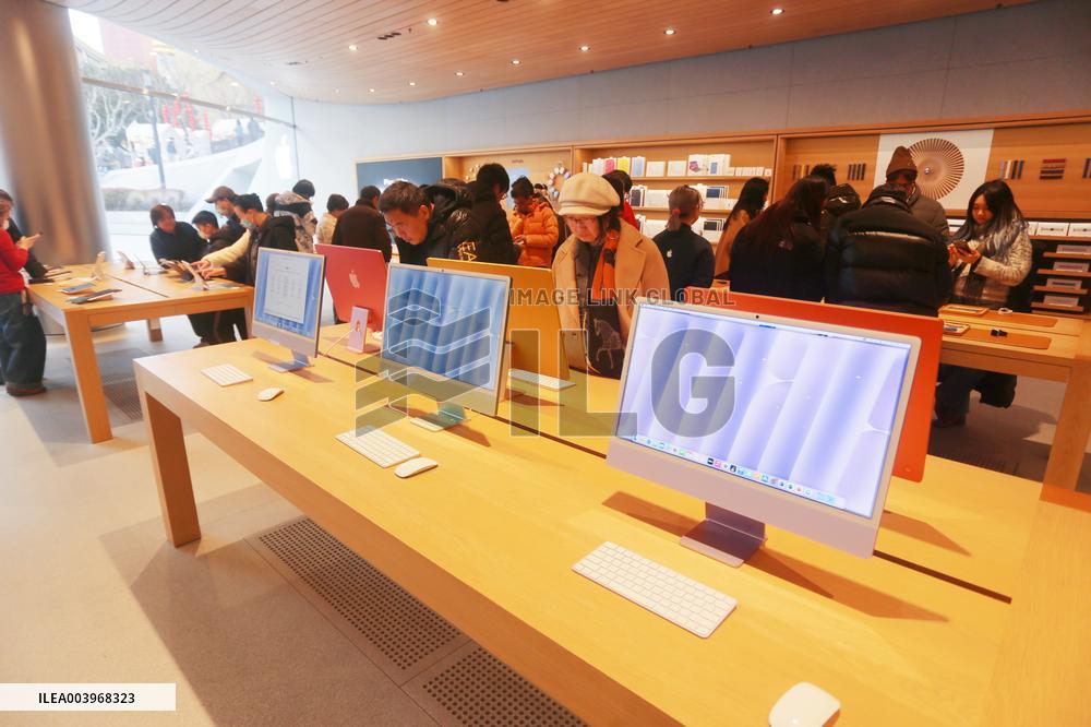 Largest Apple Store in Asia