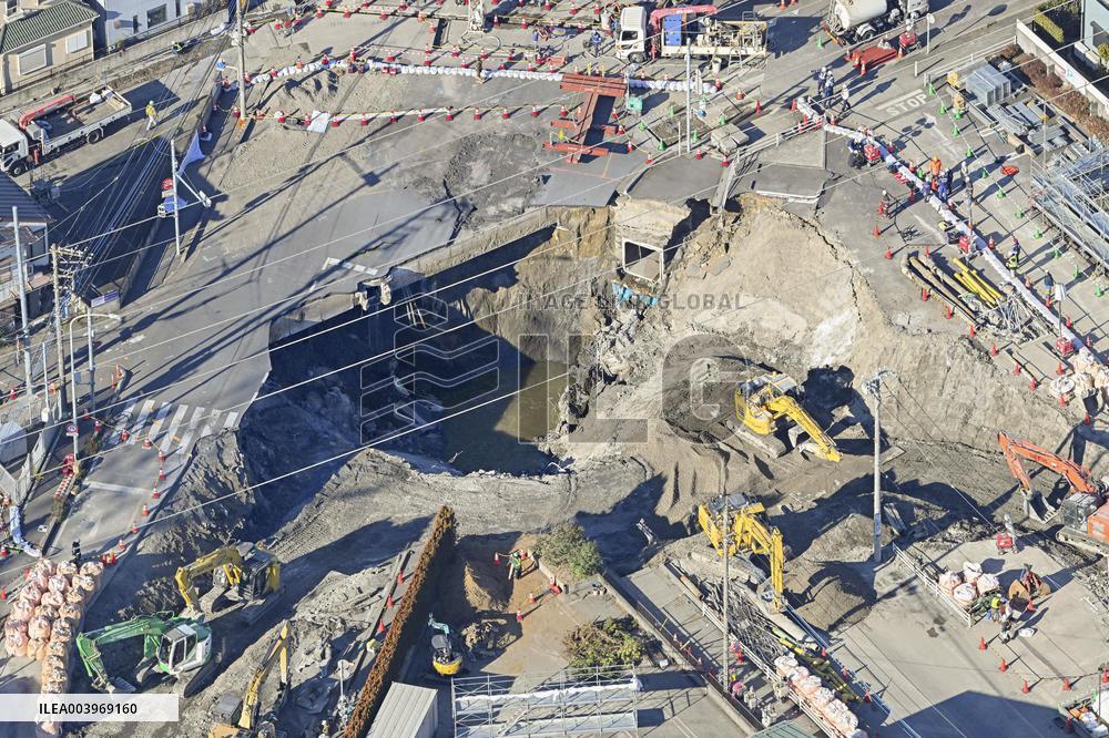 Sinkhole at intersection near Tokyo