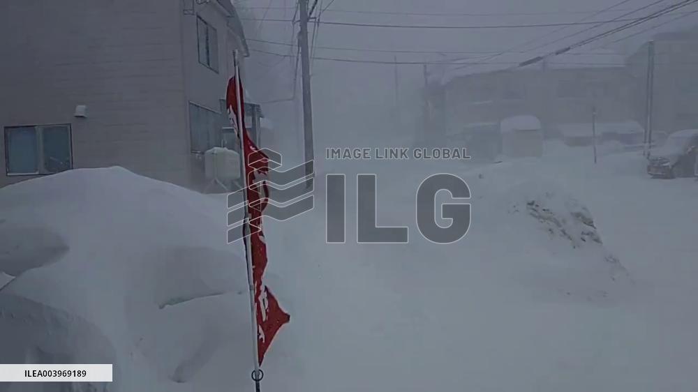 Japan: Heavy Snowfall Hits Sea Of Japan Coast 4