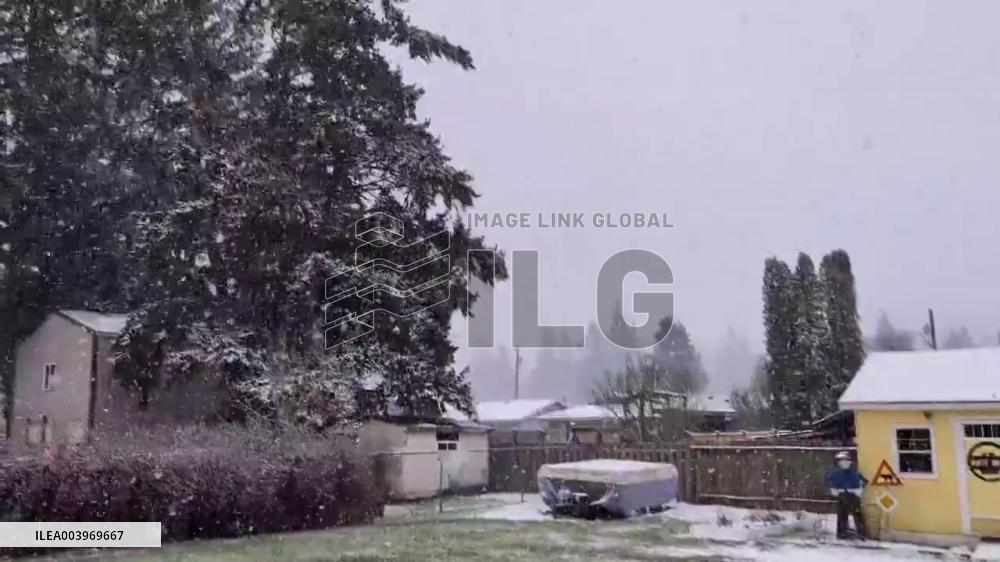 US: Snow Showers Hit Western Washington 2