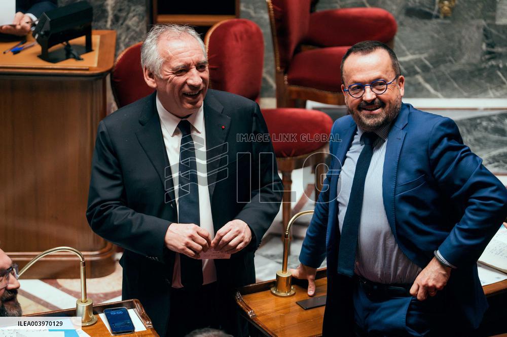 Vote on A No-Confidence Motion - Paris AJ