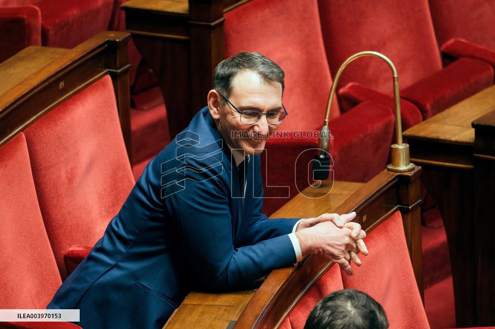 Vote on A No-Confidence Motion - Paris AJ