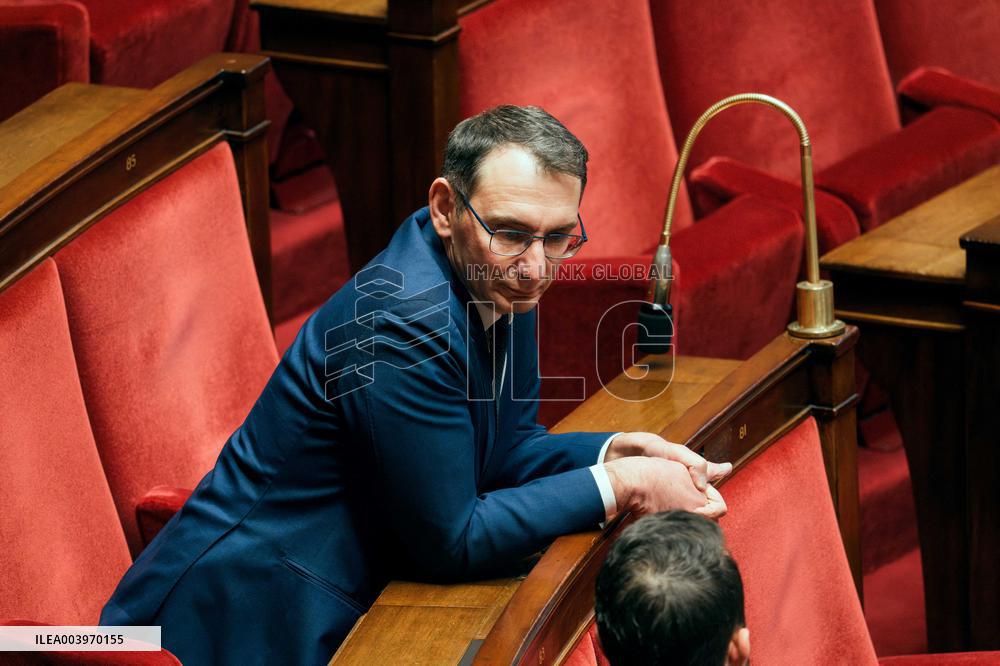 Vote on A No-Confidence Motion - Paris AJ