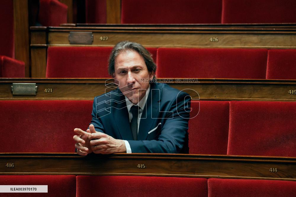 Vote on A No-Confidence Motion - Paris AJ