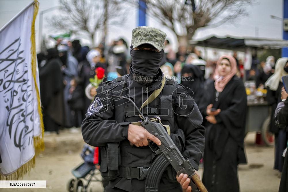 Syrians Celebrate Assads Ouster - Idlib