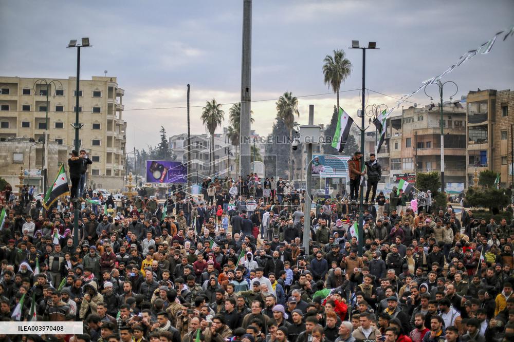 Syrians Celebrate Assads Ouster - Idlib