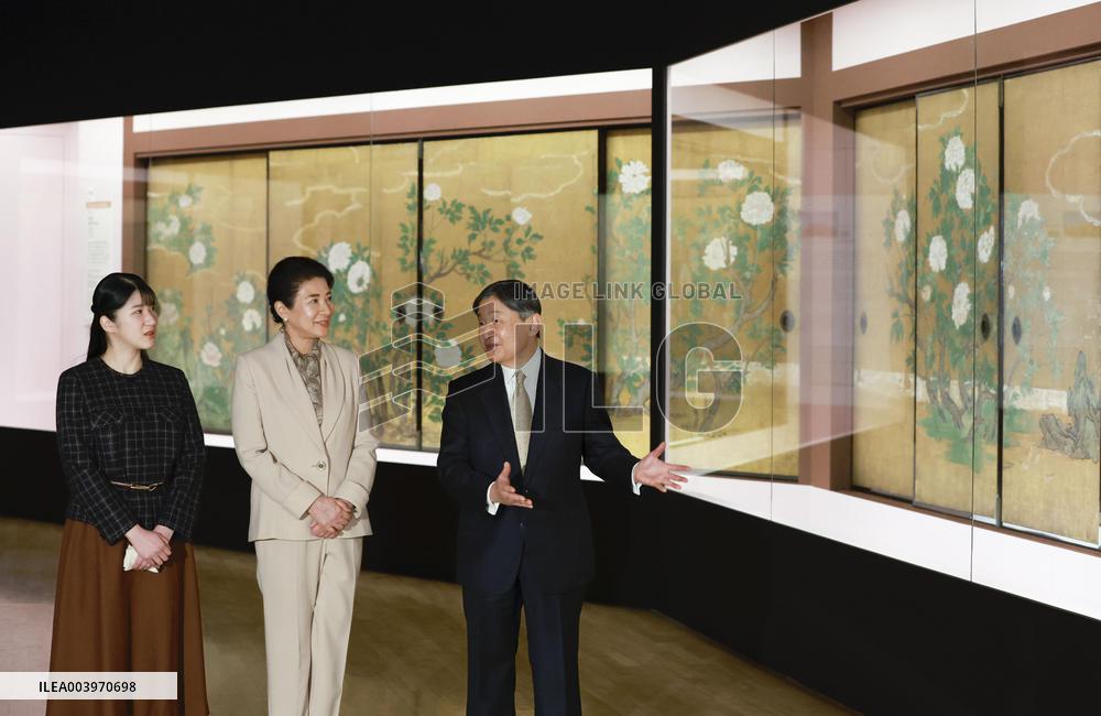Imperial family visits art exhibition in Tokyo