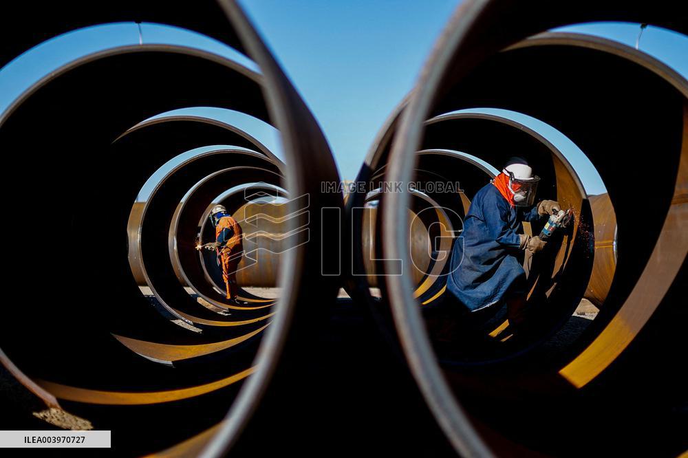 Workers Carry out Steel Prefabrication - China