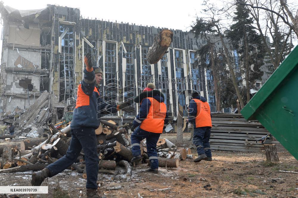 Response effort to Russian missile attack on Izium