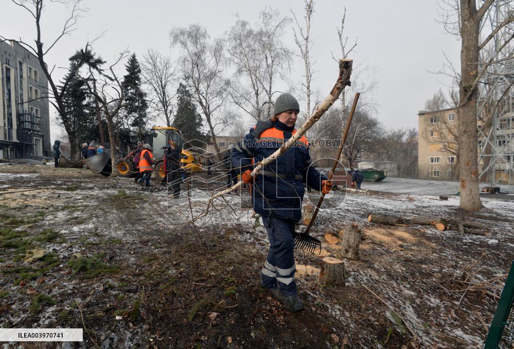 Response effort to Russian missile attack on Izium