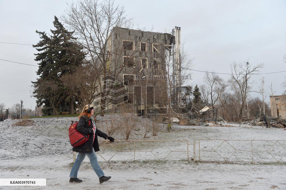 Response effort to Russian missile attack on Izium