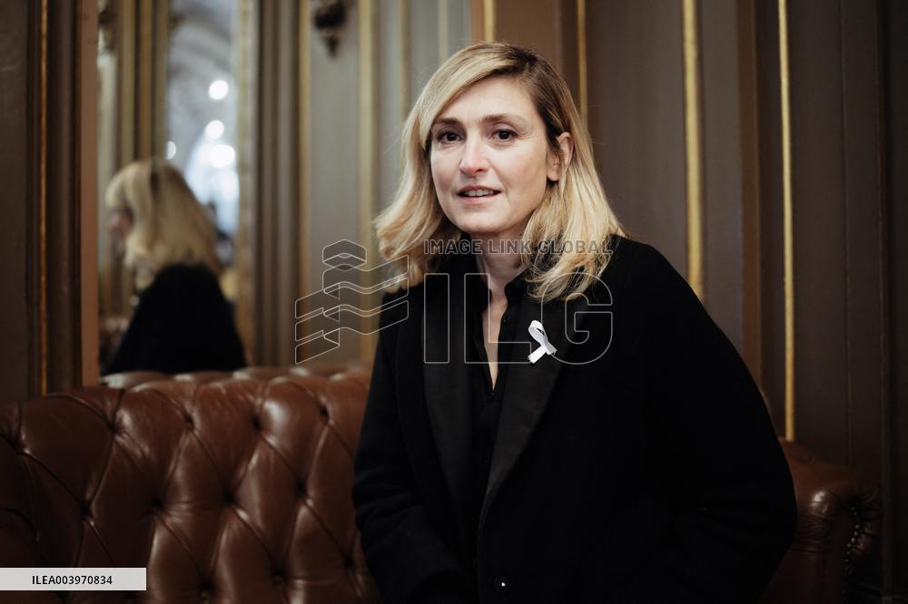 Exclu - Posed portrait of Julie Gayet in the restaurant Le Train Bleu - Paris AJ