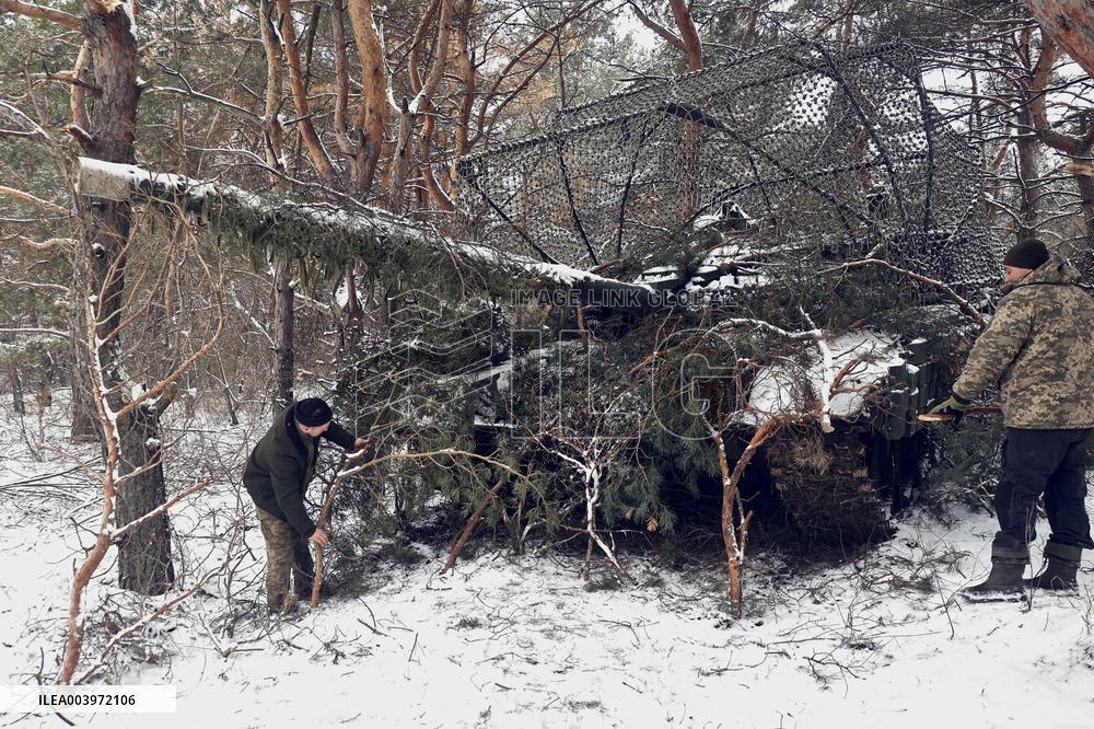 Tank crewmen defend Ukraine against Russian occupiers in Kharkiv region