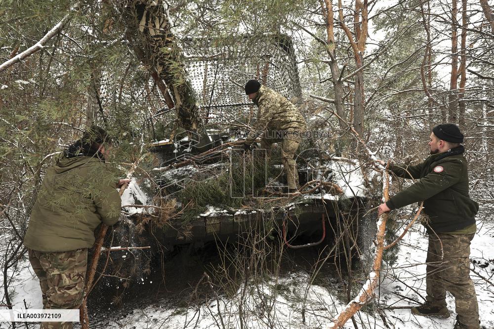 Tank crewmen defend Ukraine against Russian occupiers in Kharkiv region