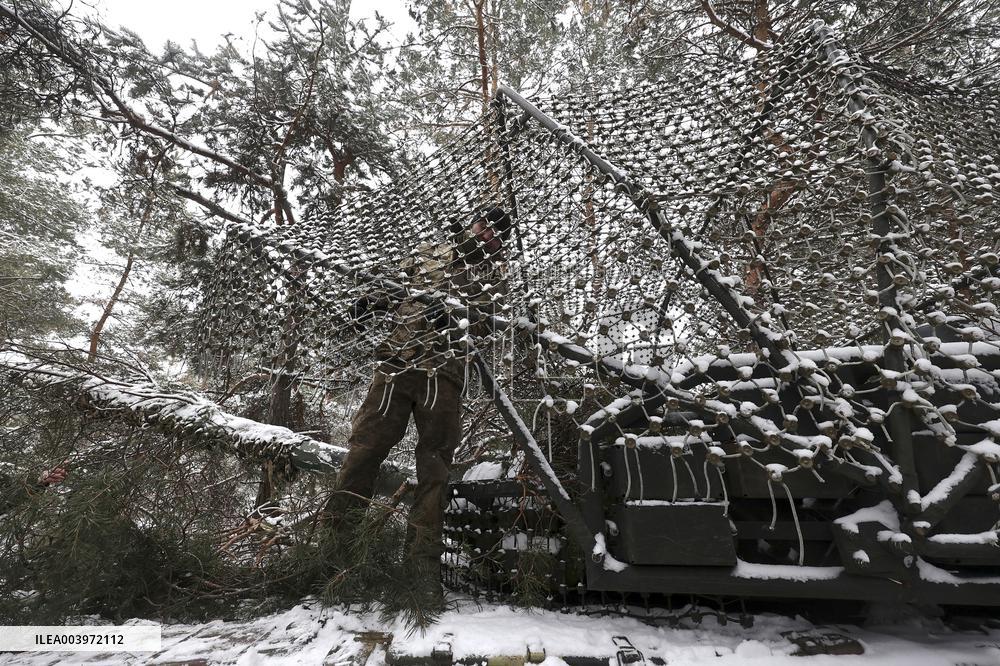 Tank crewmen defend Ukraine against Russian occupiers in Kharkiv region