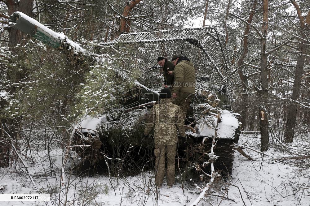 Tank crewmen defend Ukraine against Russian occupiers in Kharkiv region