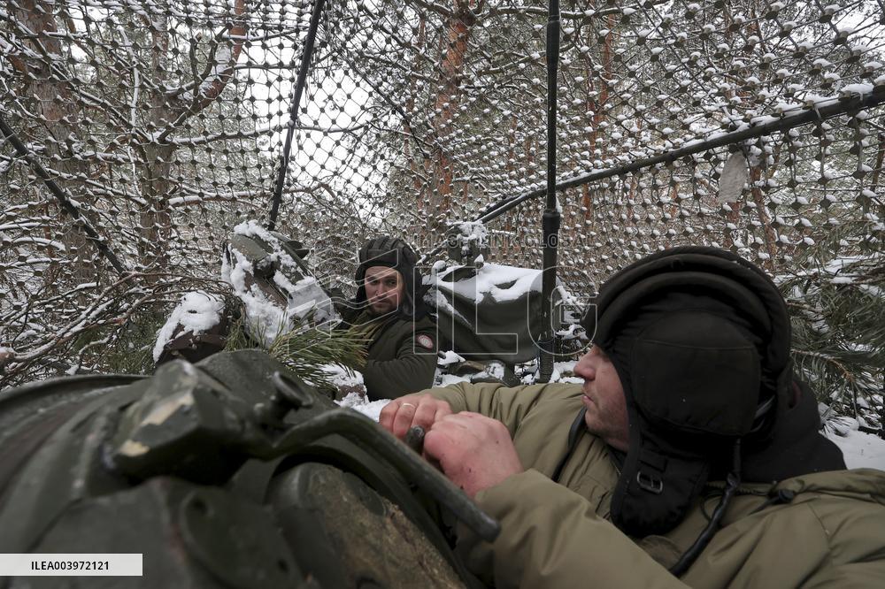 Tank crewmen defend Ukraine against Russian occupiers in Kharkiv region
