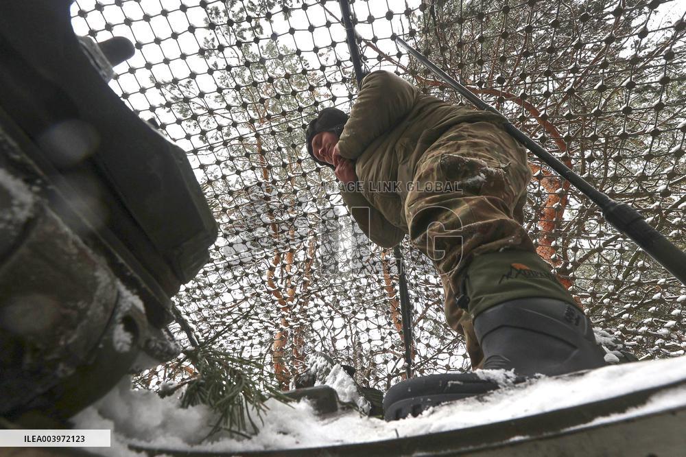 Tank crewmen defend Ukraine against Russian occupiers in Kharkiv region