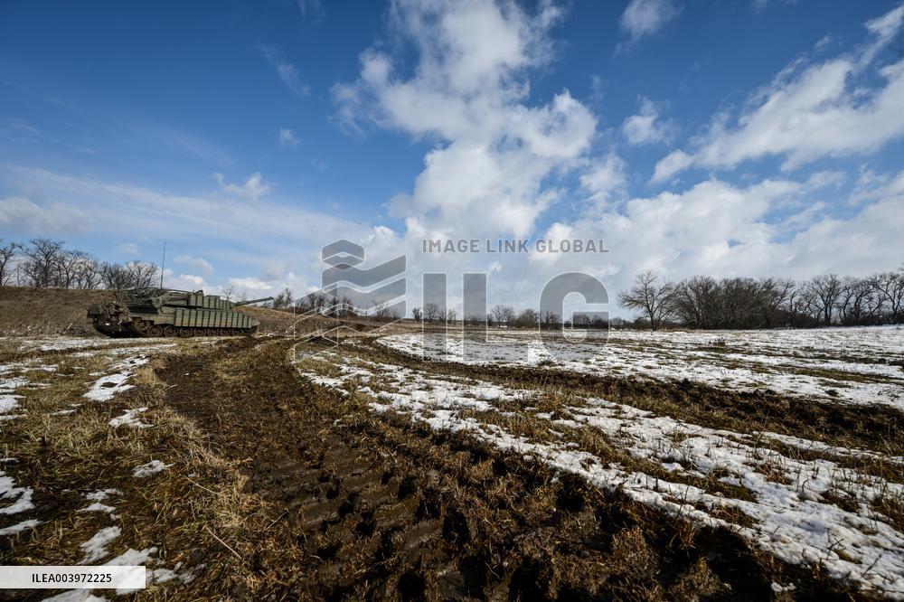 Live fire exercise of Ukrainian tank crews