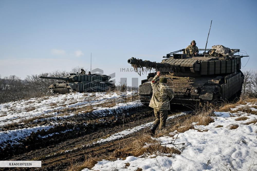 Live fire exercise of Ukrainian tank crews