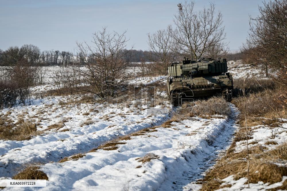 Live fire exercise of Ukrainian tank crews