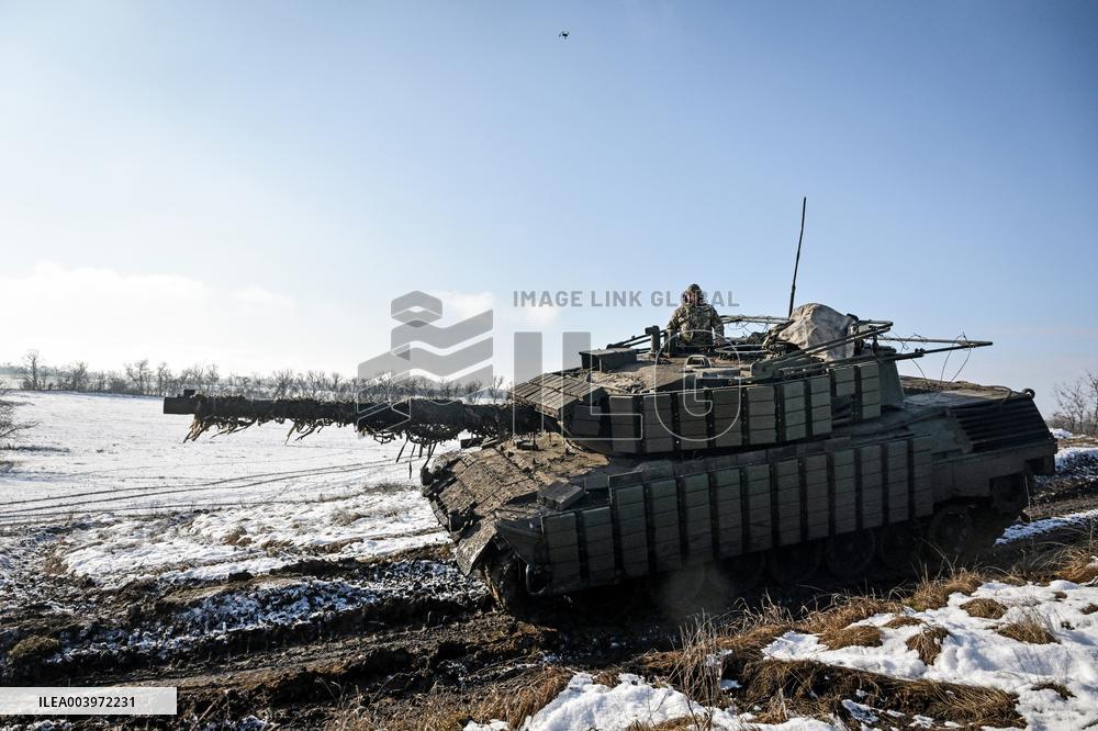 Live fire exercise of Ukrainian tank crews