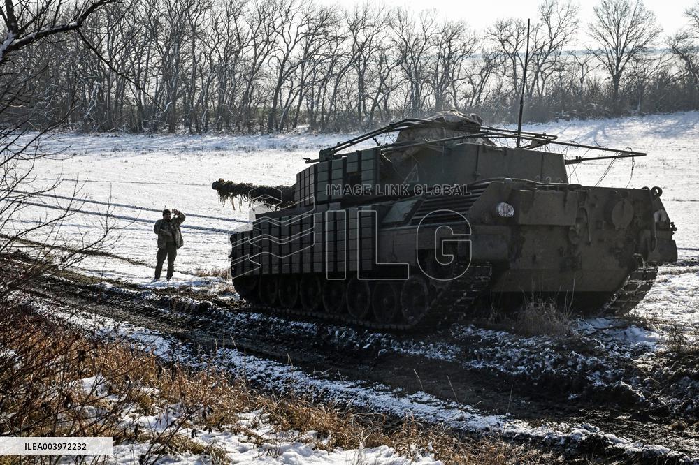 Live fire exercise of Ukrainian tank crews