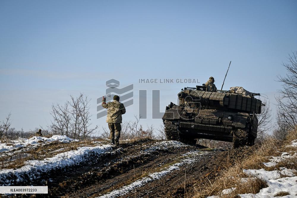 Live fire exercise of Ukrainian tank crews